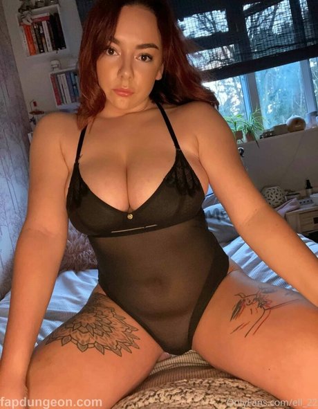 コスプレ フェムボーイ オンリーファンズ ヌード 画像