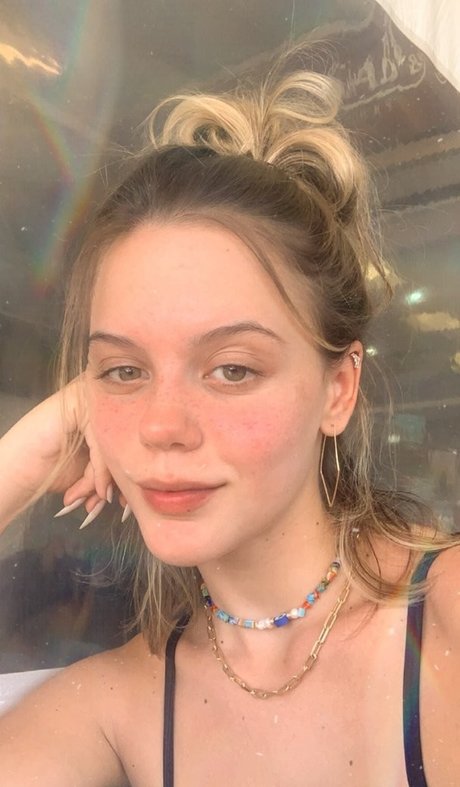 Nicole Dutr かわいいスター 写真