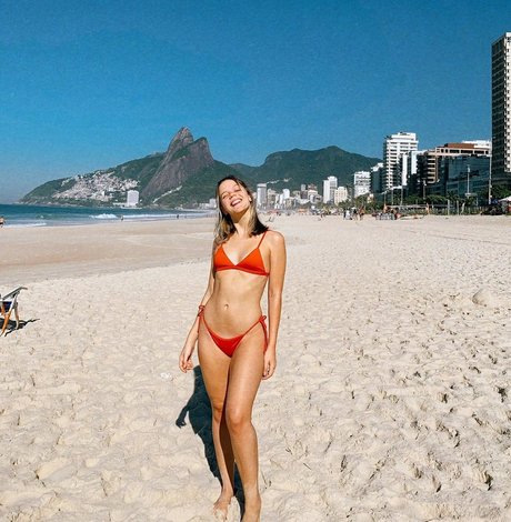 Nicole Dutr アダルトモデル 写真