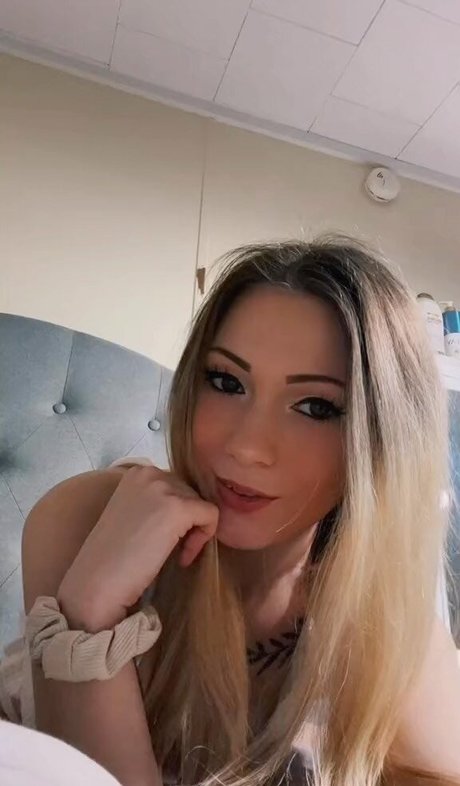 Little Momma アートモデル 画像