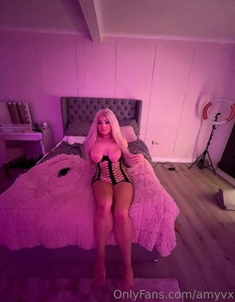 Amyvx エロティックなポルノスター 写真