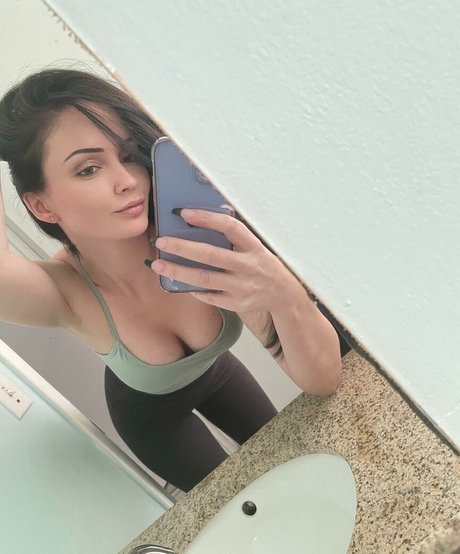 Mila Moore 完璧なスター 画像