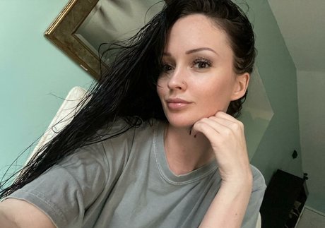 Mila Moore ヌードモデル 画像