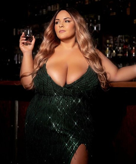 Nicole Denise Johansson エロティックなスター 写真