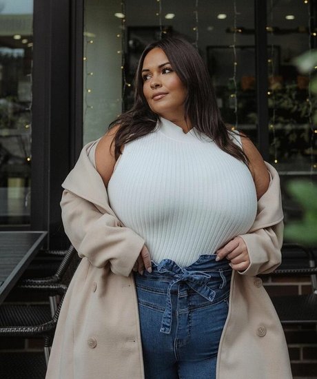 大きなお尻のマンコOnlyFans ヌード 写真