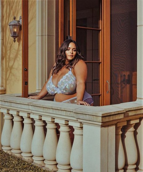 Nicole Denise Johansson 最高のスター 写真