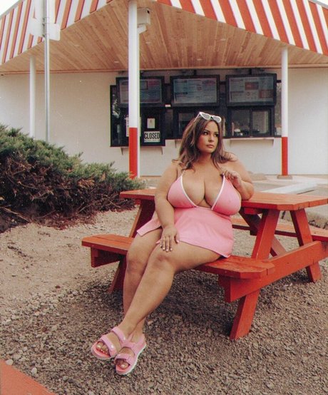 黒檀のシャワー OnlyFans HD 画像