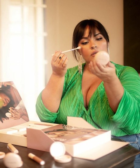 Nicole Denise Johansson ヌードスター 画像