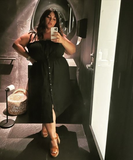 Nicole Denise Johansson ヌードモデル 写真