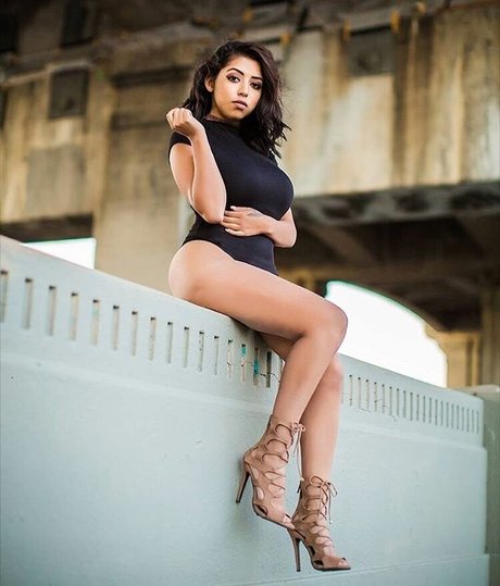 Sadd Pup ポルノスター 素敵 ギャラリー