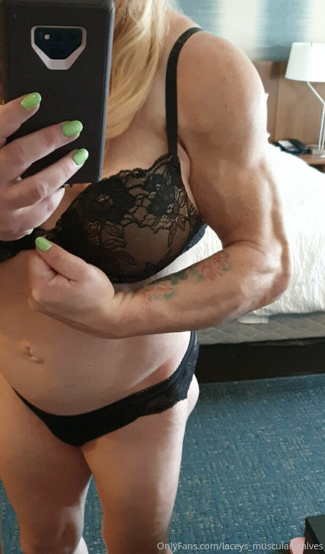 laceys muscular calves ポルノスター 高品質 写真