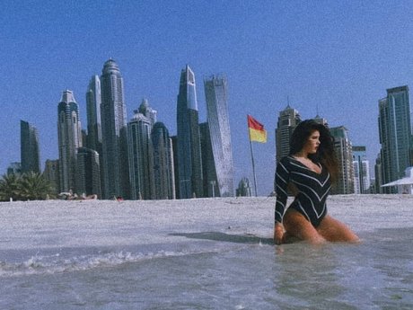 アジア人のタトゥー OnlyFans ホットxxx 写真