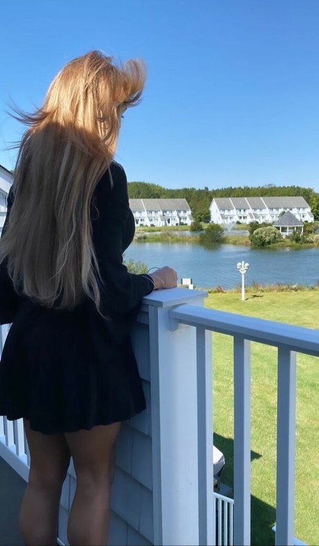 Dezmin Schubel ポルノスター ギャラリー