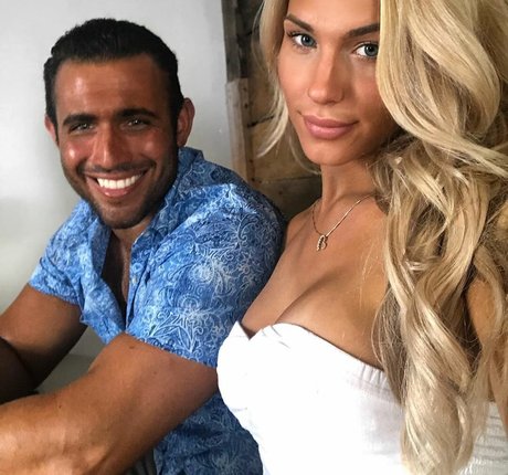 Dezmin Schubel 無料女優 写真