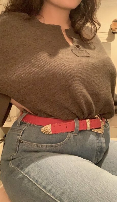 コスプレ フェムボーイ オンリーファンズ ポルノ 画像