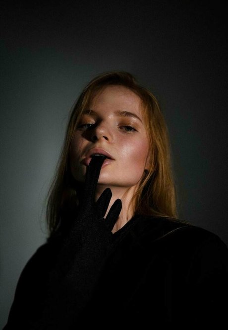 anastasiiiyaa ヌード女優 写真