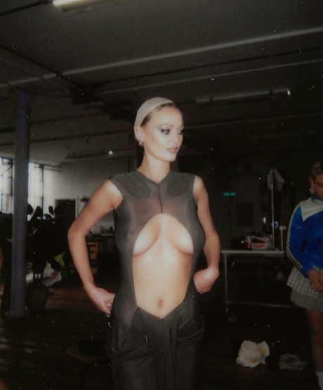 Poppyy Hopson ホットなスター 写真