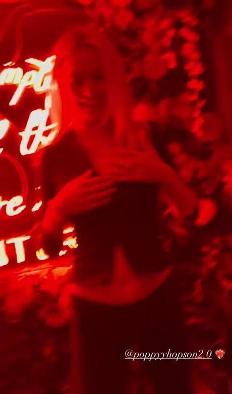 OnlyFansについて話す セクシー 画像