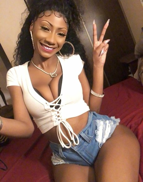 CoolieMonae モデル 写真