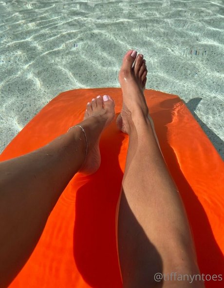 alittleoftiff ポルノスター 可愛い 写真