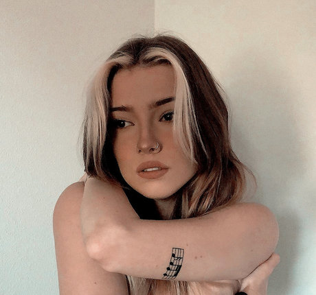 おばあちゃんの巨乳OnlyFans ヌード 画像