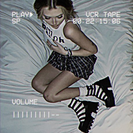 公共の場での猫のOnlyFans 美しいヌード 画像