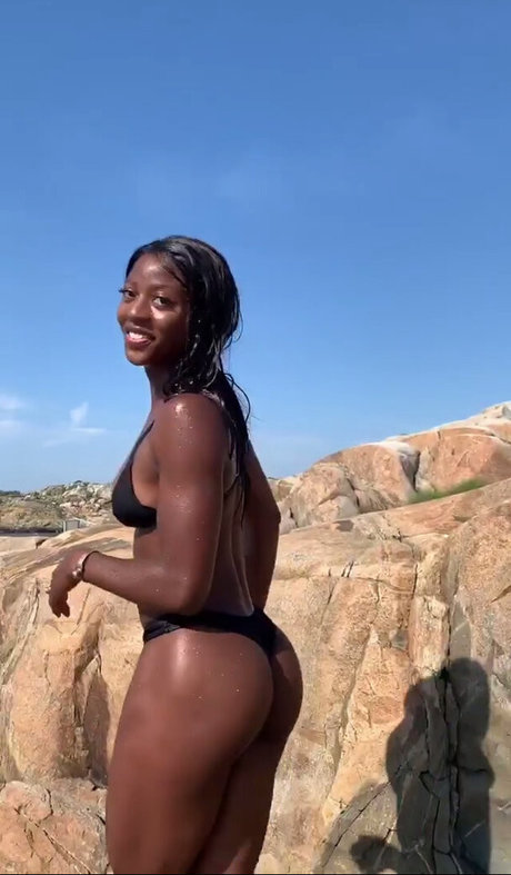 Khaddi Sagnia 素敵なスター 写真