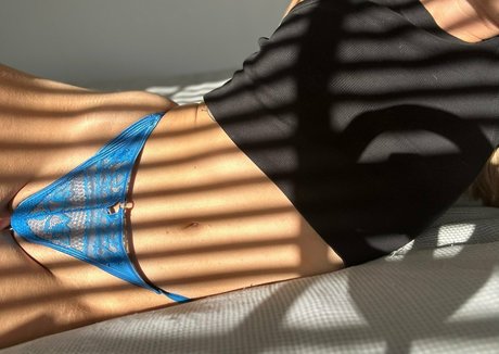 アジア人のアナルオンリーファン エロチック 写真