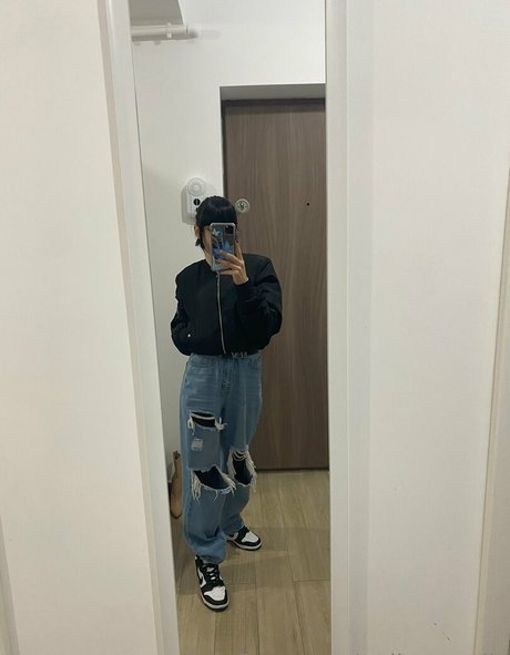 小柄で痩せたOnlyFans 可愛い 画像