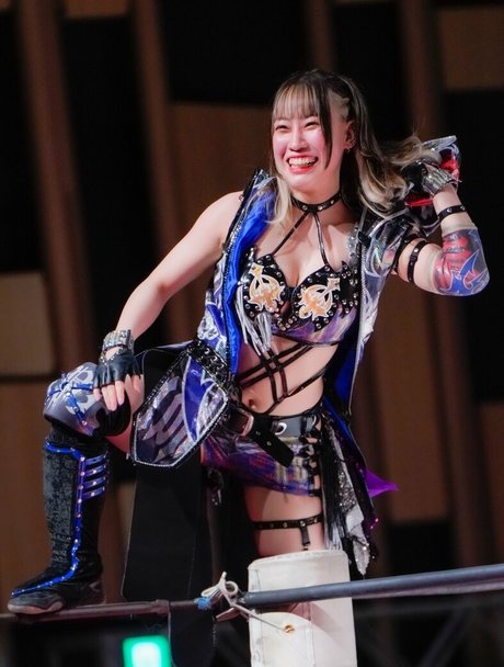 黒檀の小人OnlyFans トップ 写真