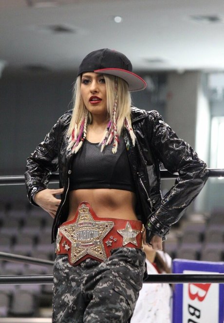 ビンボオンリーファンズ セクシーヌード 画像