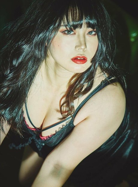 熟女ティーンOnlyFans セクシーヌード 画像