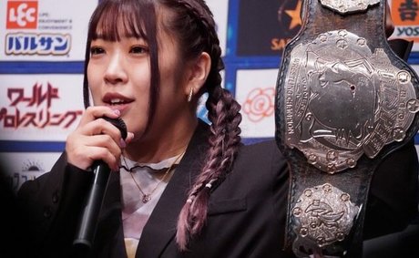 細身の巨乳OnlyFans セクシー裸 ギャラリー