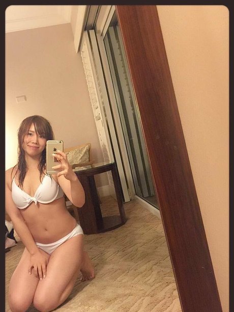 曲線美のティーンズOnlyFans アートヌード 画像