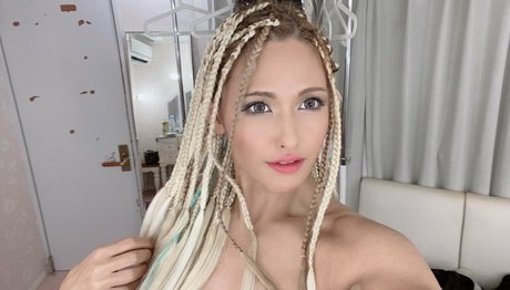 ニューハーフ巨乳OnlyFans アートポルノ アーカイブ