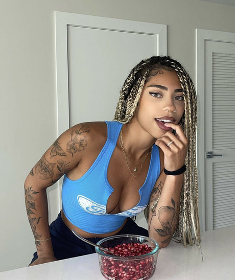 Thevenusdesire 可愛いモデル 写真