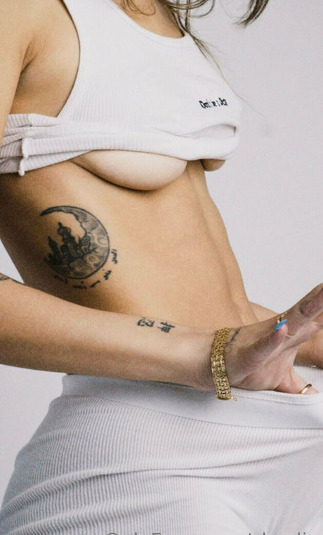 skyelia セクシーなスター ギャラリー