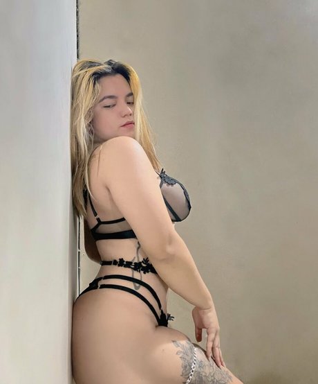 Ara Belle かわいいポルノスター 写真