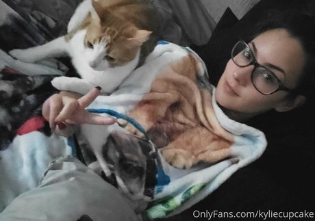 kyliecupcake ホットなモデル 写真