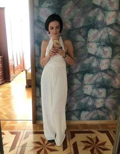 小柄で痩せたOnlyFans 美しいヌード 写真