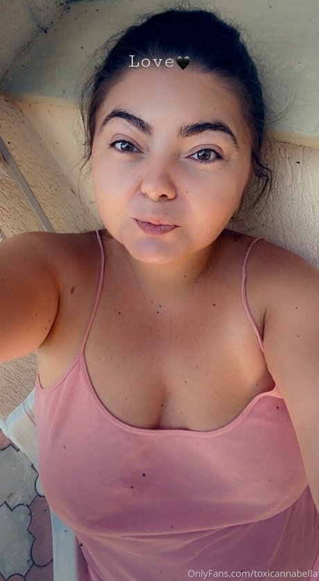 toxicannabella セクシー女優 写真