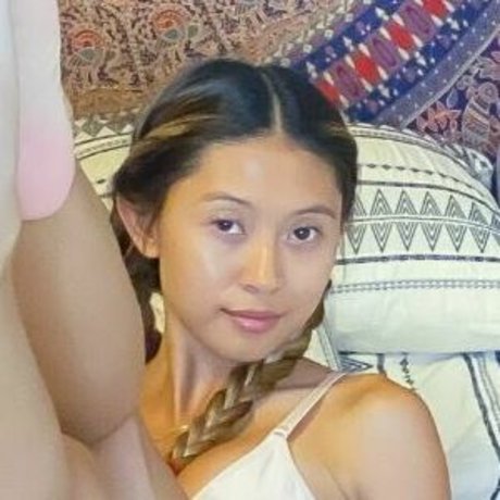 金髪ストリップOnlyFans セクシー 写真