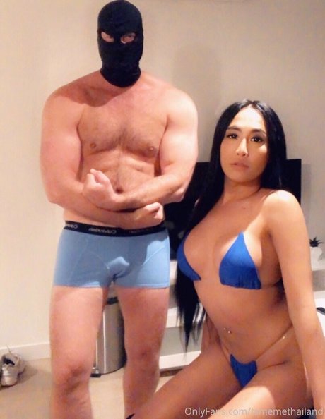 黒髪の熟女OnlyFans セクシーヌード 画像