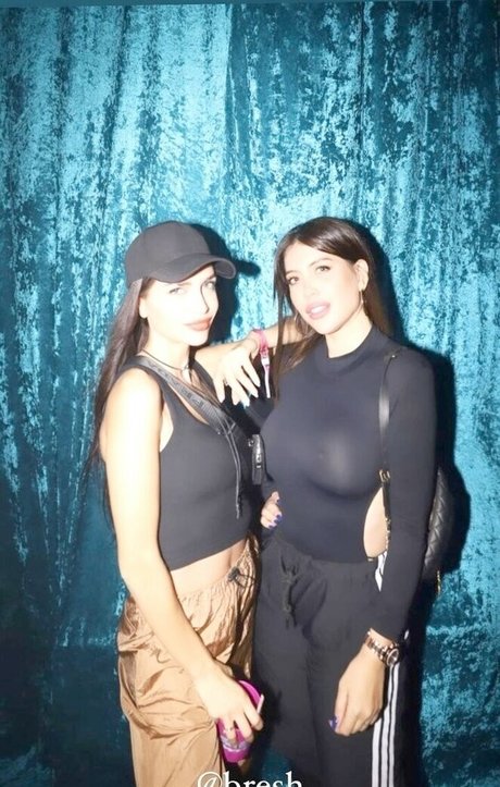 ブロンドオンリーファン ポルノグラフィック 写真