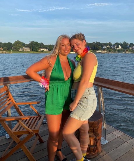 Alyssa K セックス女優 写真