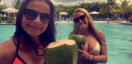 Alyssa K スター ヌード 写真