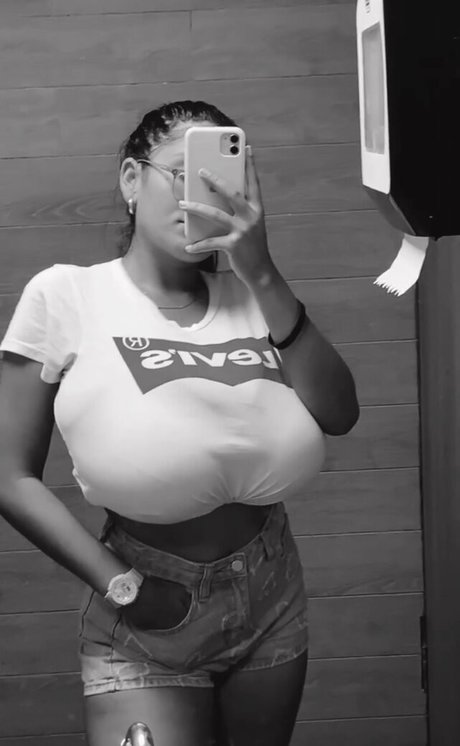 Itzel Lozano ポルノモデル 写真