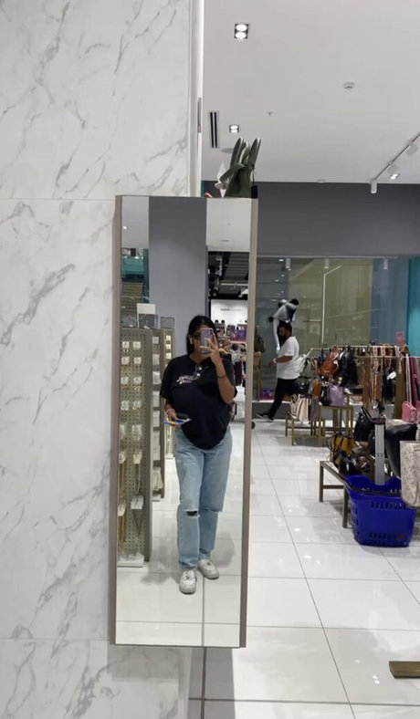 Itzel Lozano アダルト女優 写真