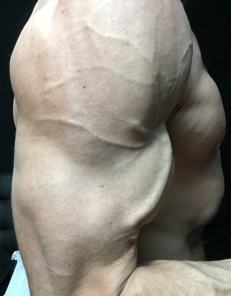 cbadonis スター ヌード 写真