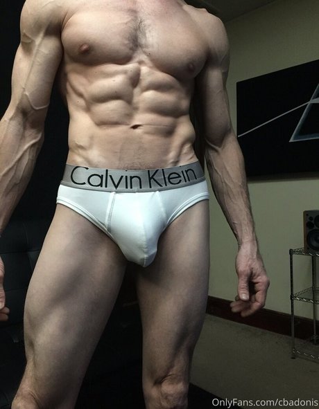 細身の巨乳OnlyFans セクシーヌード 写真